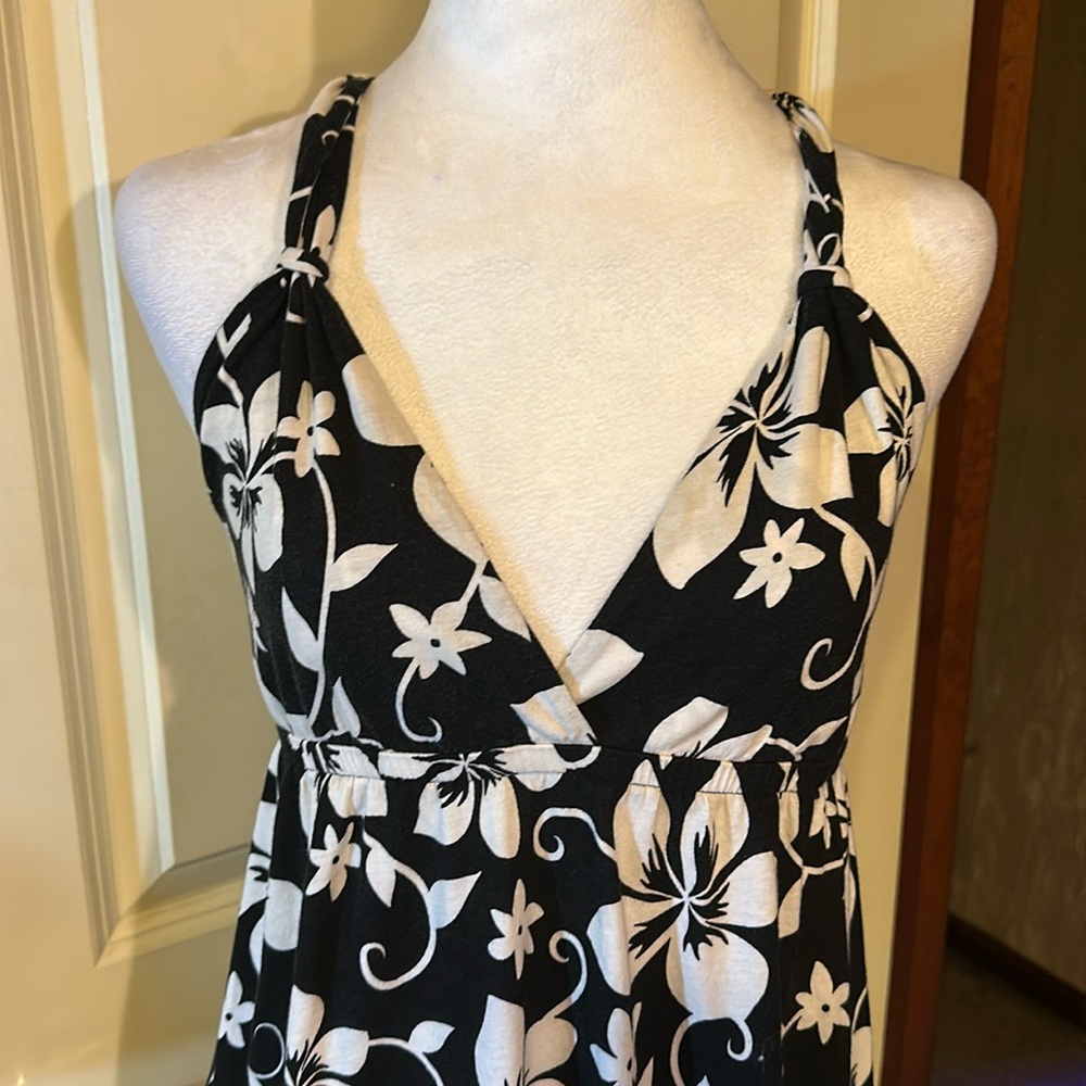 Forever 21 Sun Dress criss cross in back 
NEVER WORN Perfect condition